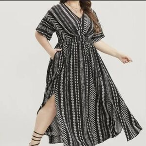 Bloomchic V-neck elastic waist Black and White Patterned side slit Maxi Dress